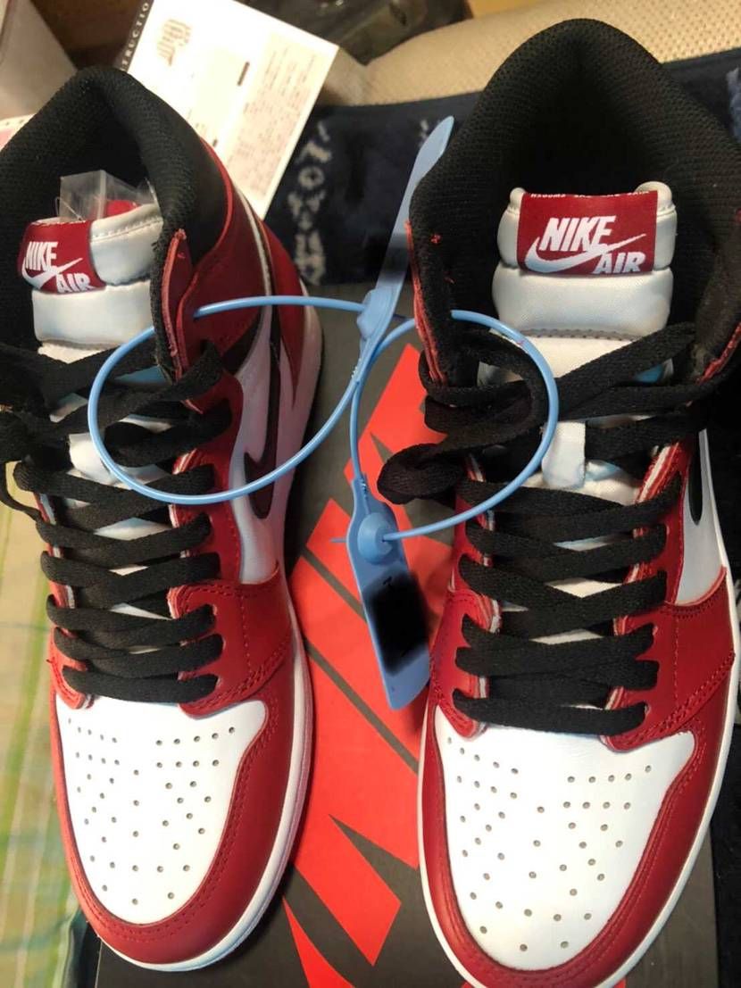 結構前にフリマアプリで購入したエアジョーダン1 シカゴ (2
