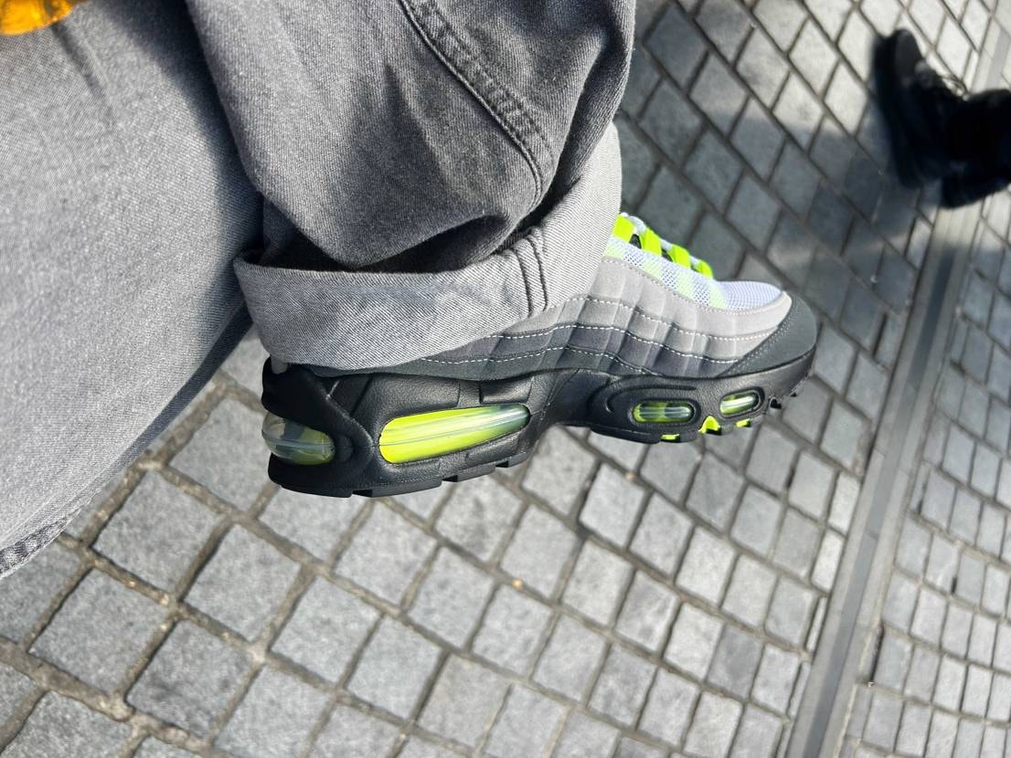 自分用としては1年半ぶりのスニーカー購入でどうしても我慢出来ずに買っちゃいました