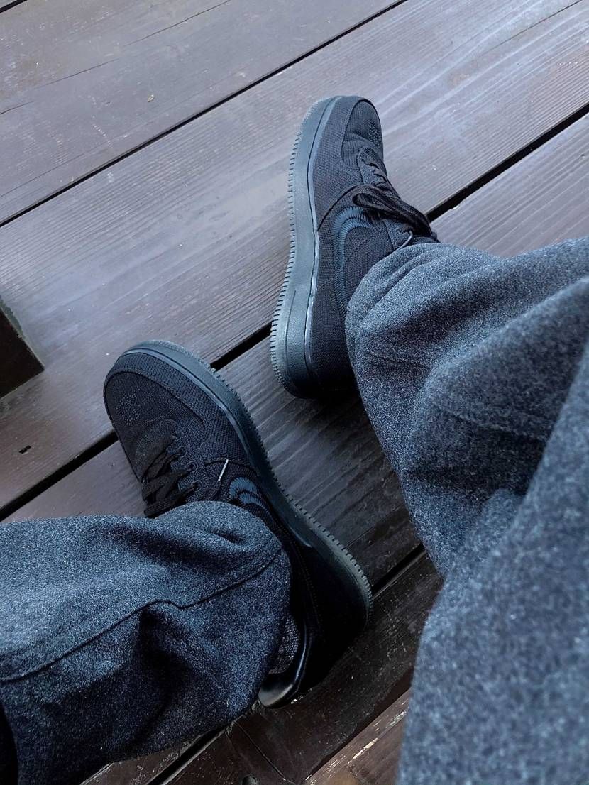 生地がメッシュキャンバスだからこそ幅広く履きまわせる。