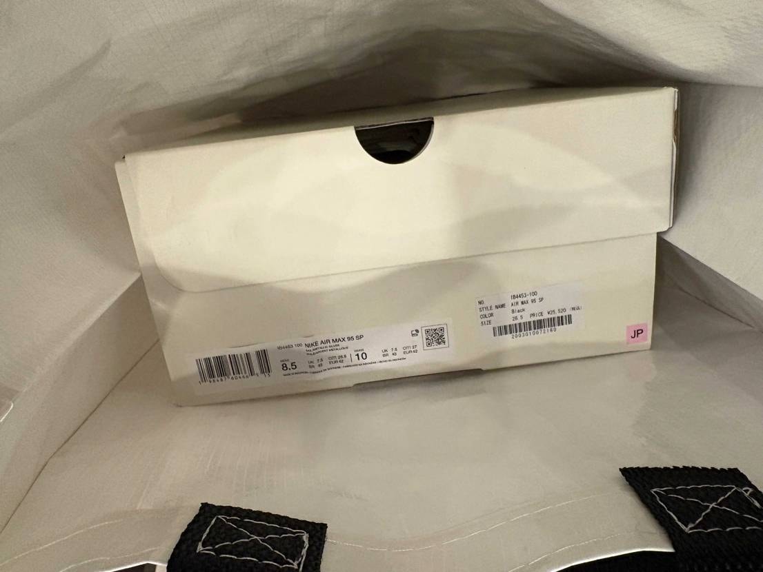 12時過ぎ現在、渋谷は各色ほとんどのサイズ在庫あるそうです。試着で大量に試されて