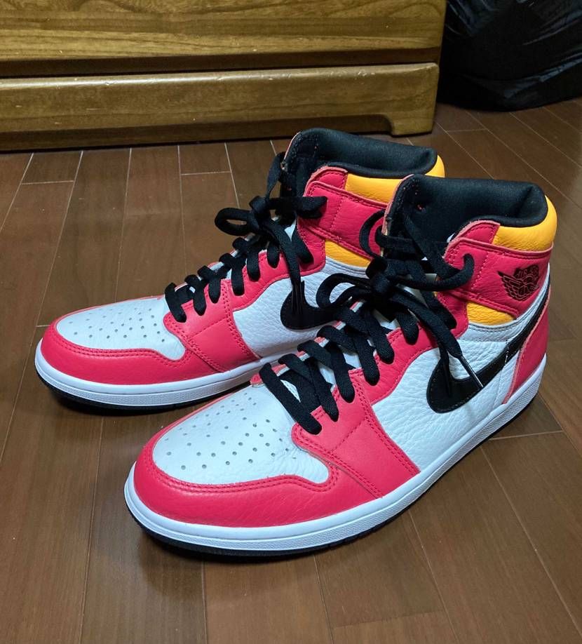 今日届いて早速スウッシュを黒にしました。
アンクル部分も黒にしようか迷ったけど