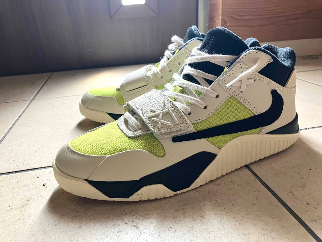 今日、某フリマサイトにて未使用に近い綺麗な個体が届
きまし