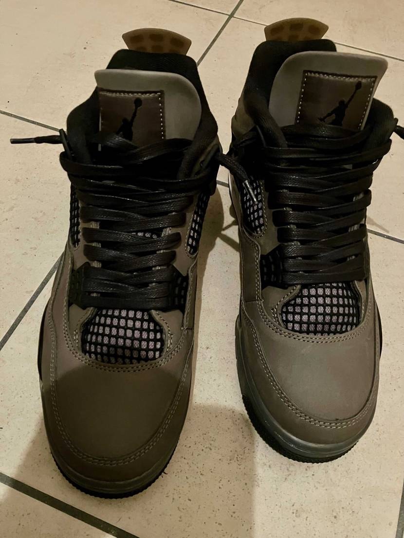 NIKE AIR JORDAN4 RETRO CAVE STONE
こちらのス