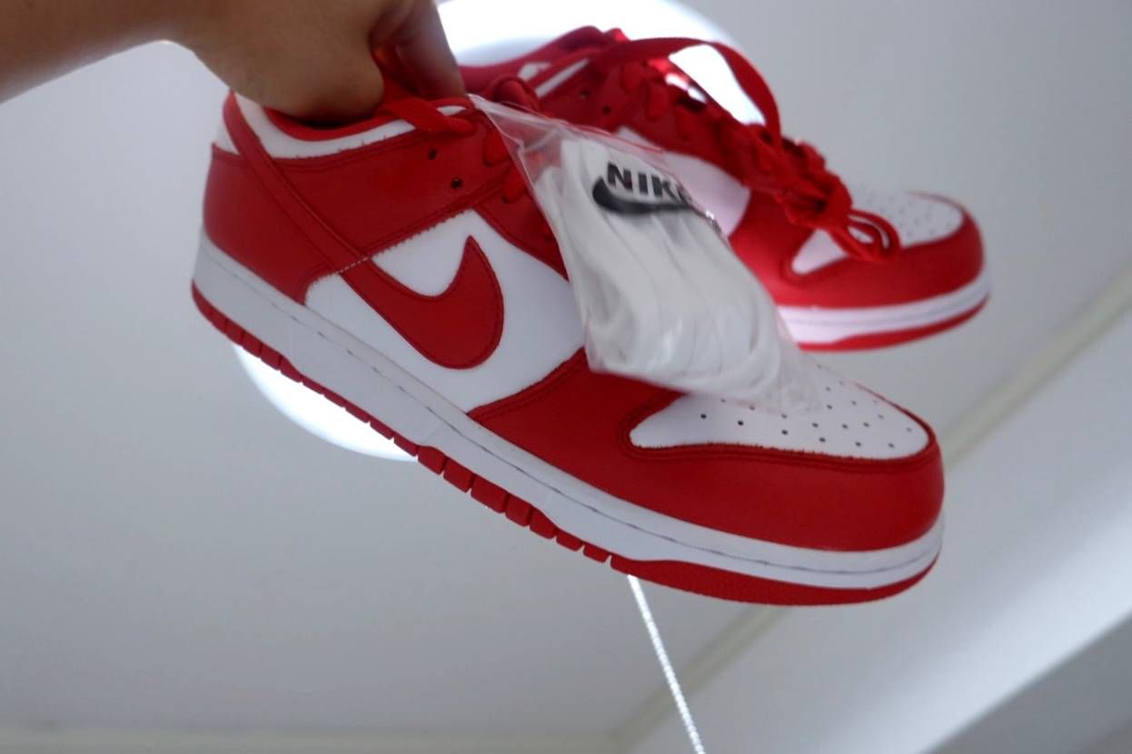 Nike sb dunk low
University r