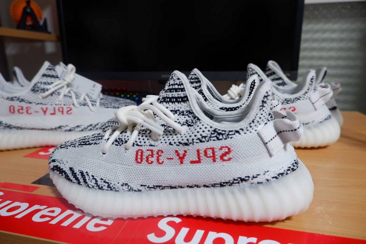 Yeezy 350 V2
Zebra 
😇