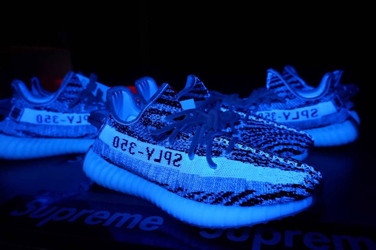 Yeezy 350 V2
Zebra 
😇