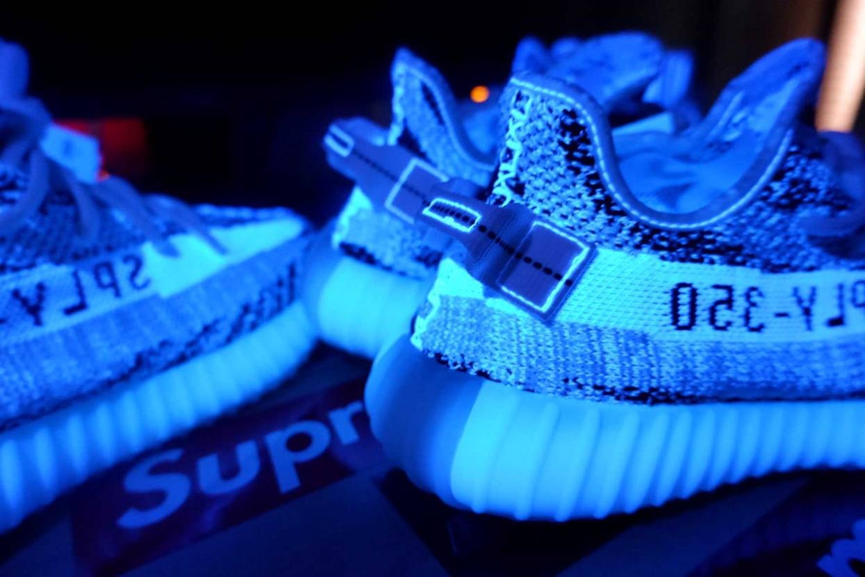 Yeezy 350 V2
Zebra 
😇