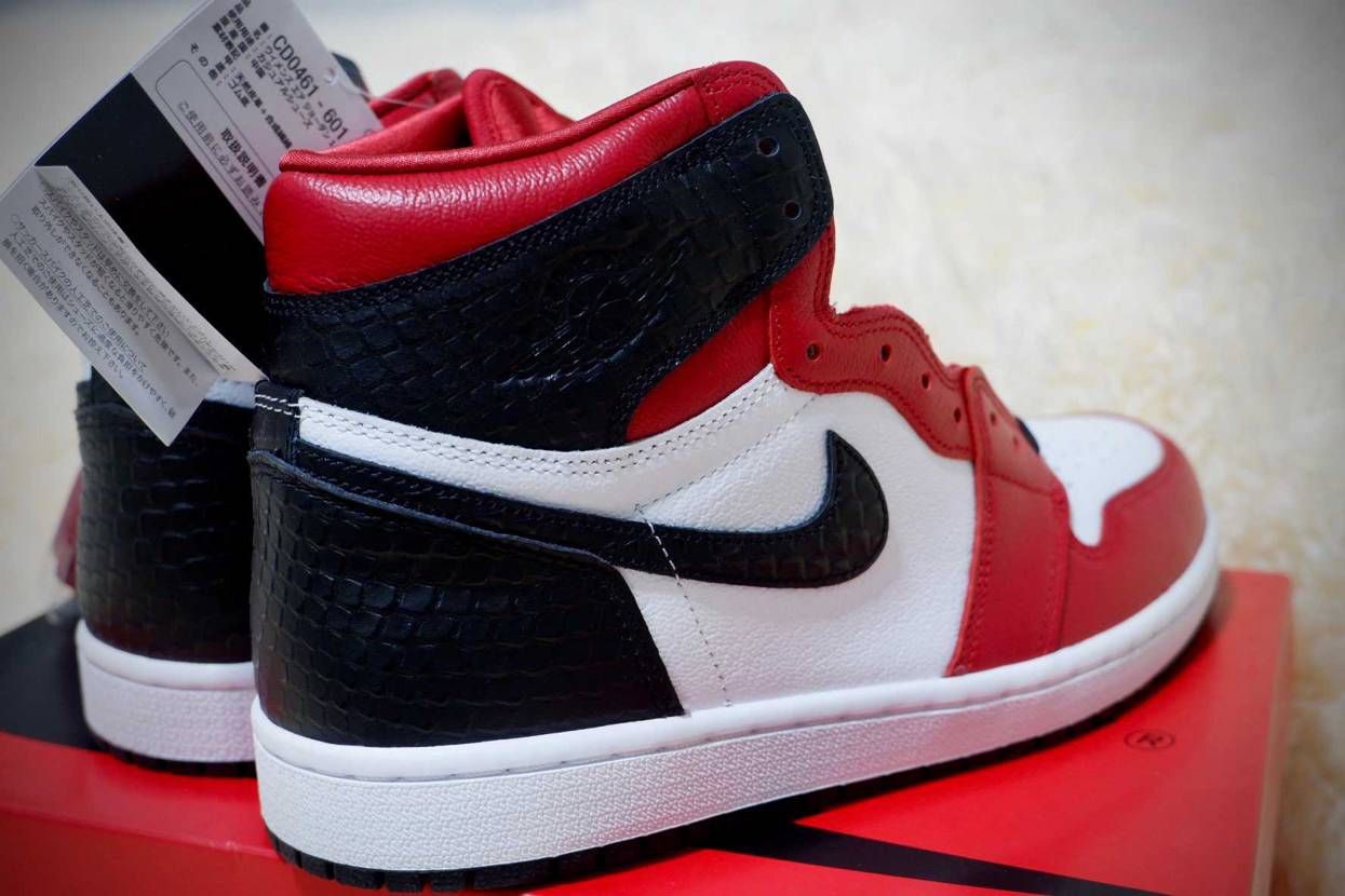 NIKE AIR JORDAN 1 RETRO HIGH
SATIN SNAK
