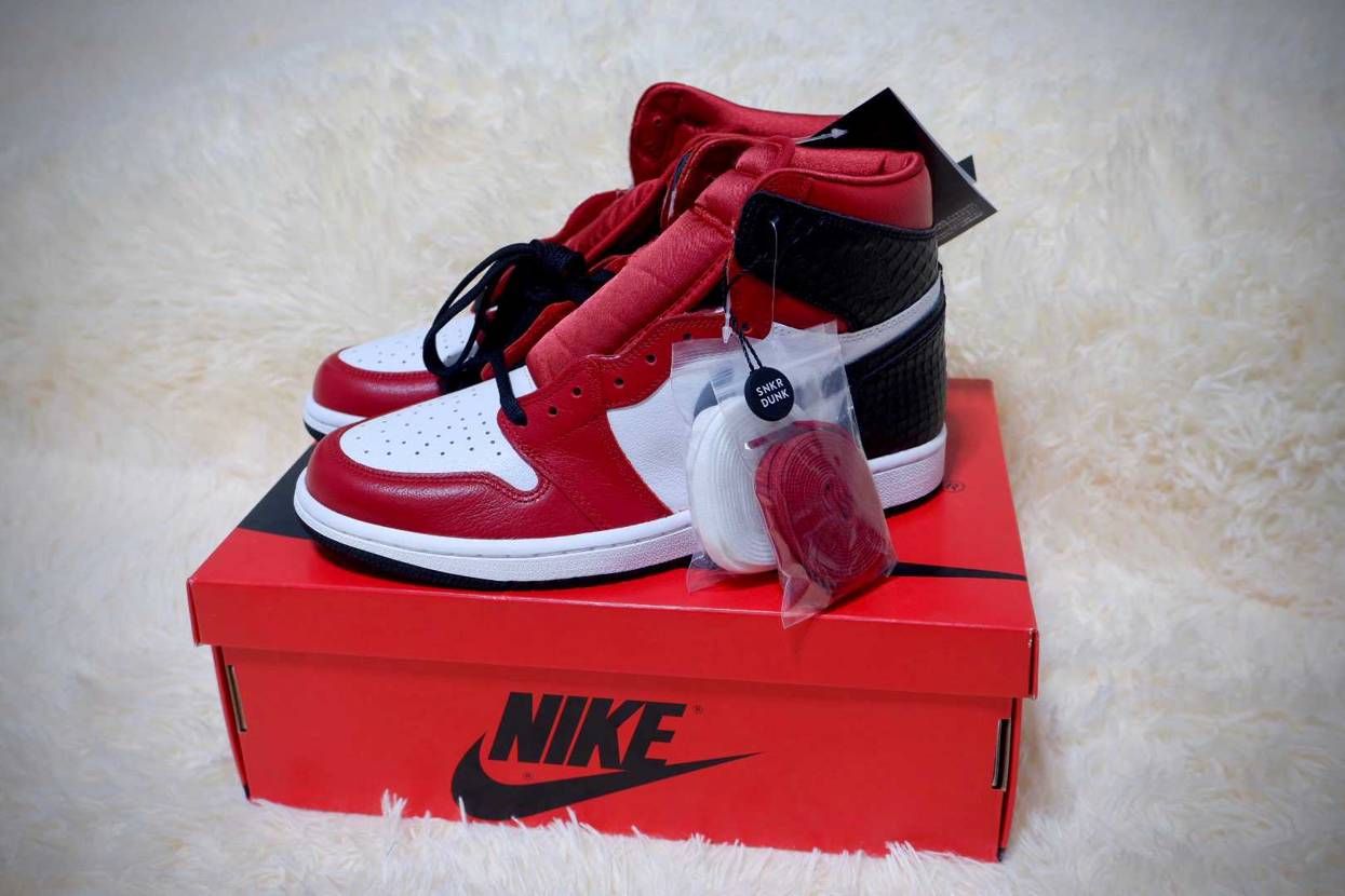 NIKE AIR JORDAN 1 RETRO HIGH
