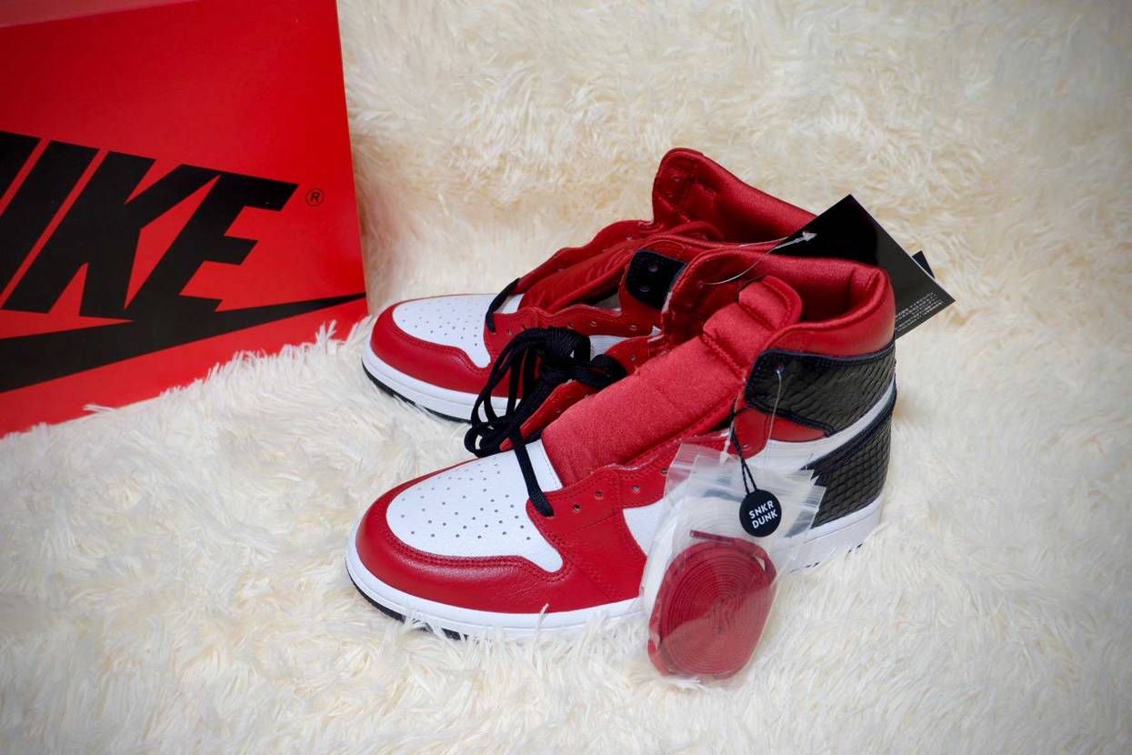 NIKE AIR JORDAN 1 RETRO HIGH
