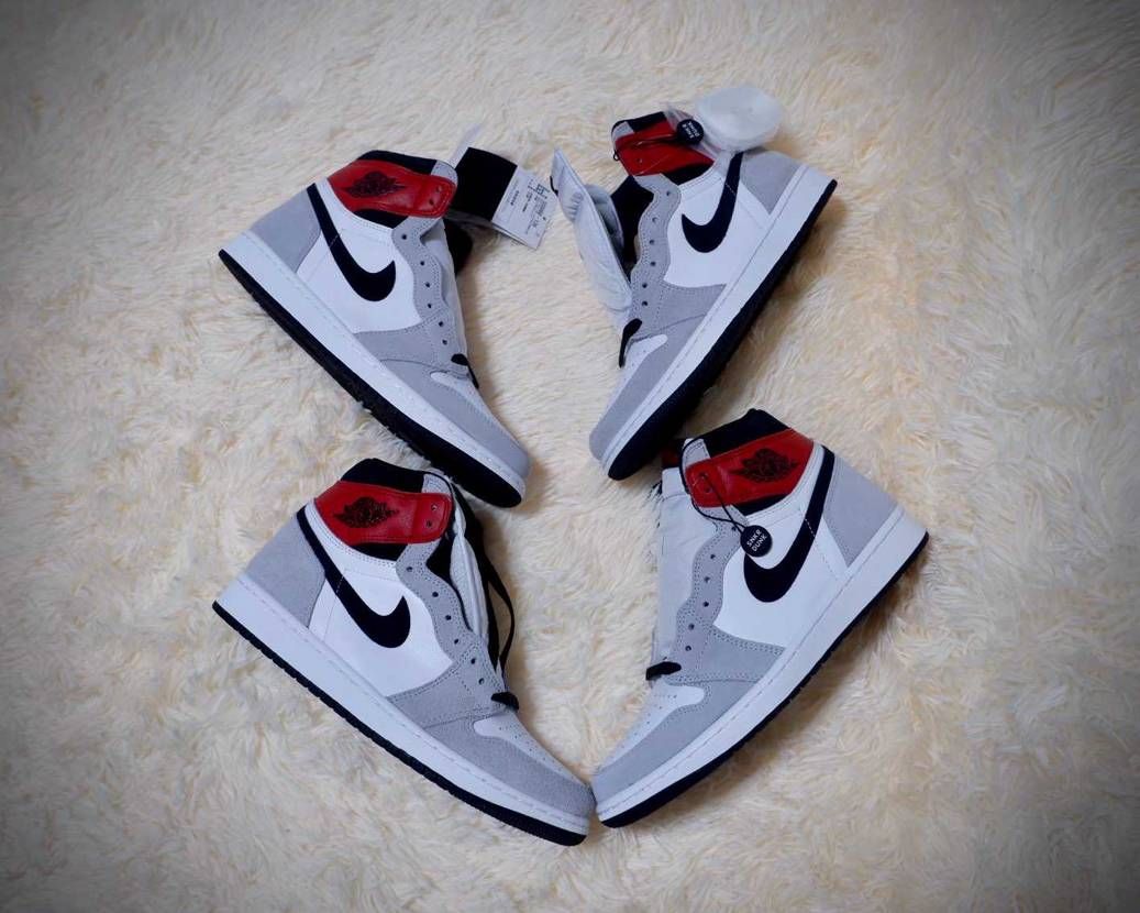 Air Jordan 1 High OG "Light Smoke Grey"