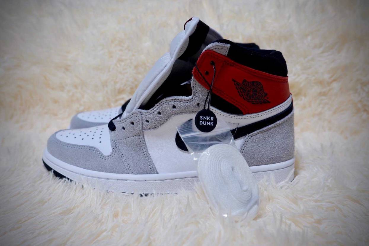 Air Jordan 1 High OG "Light Sm