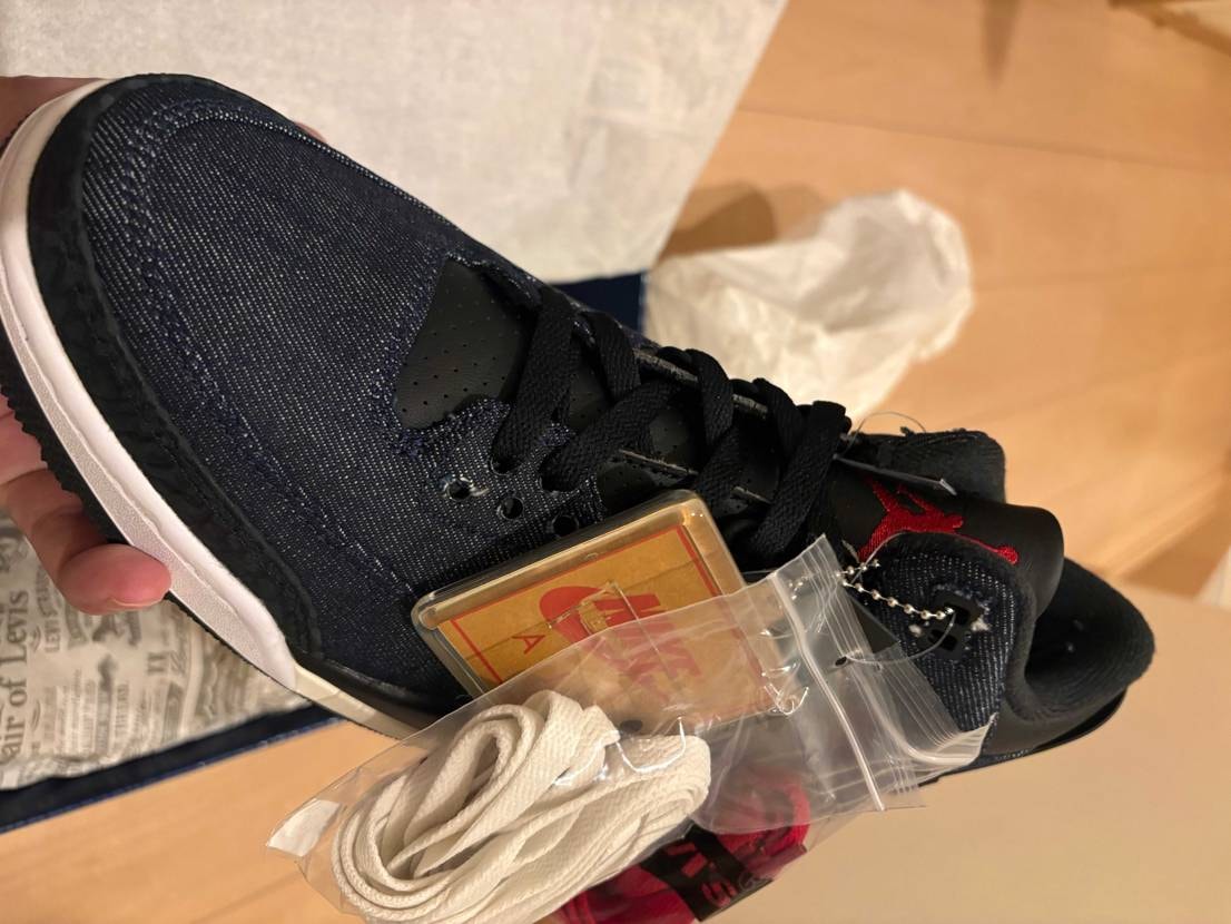 リーバイスからすごく大きい段ボールが届いた時は驚いたけど、こ