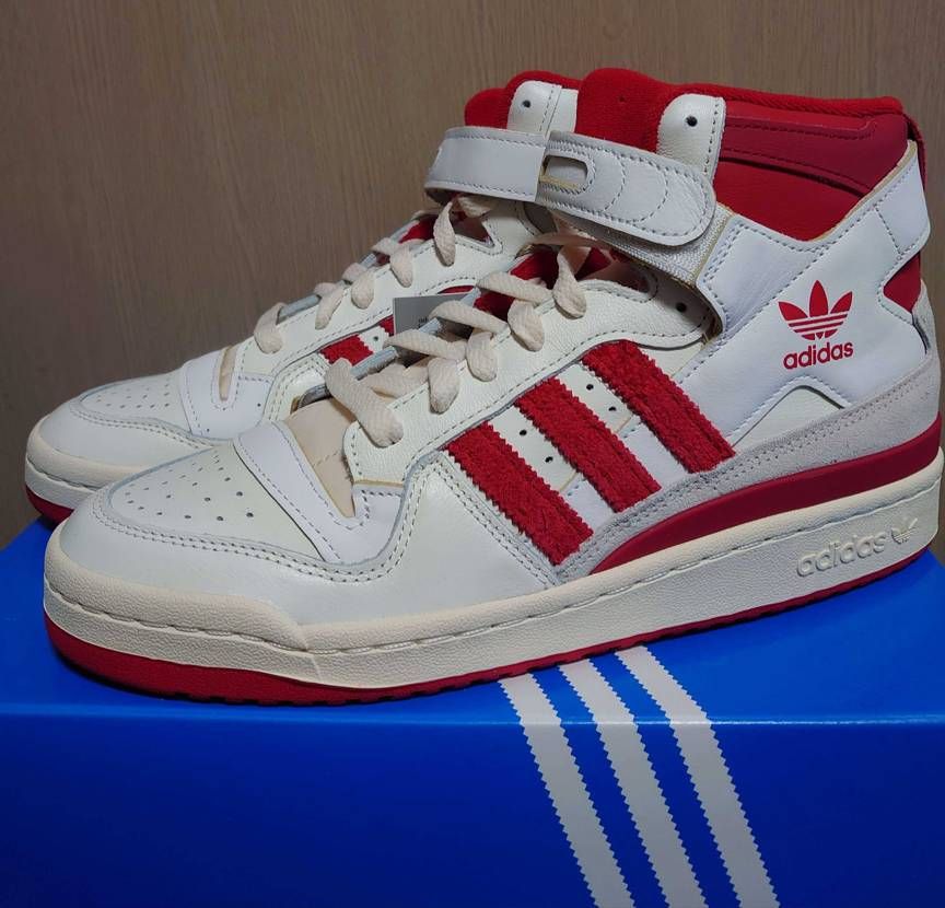 今年の買い納めはこの2足となりました。赤はレトロ感が良いですね👍トリコカラーはエ