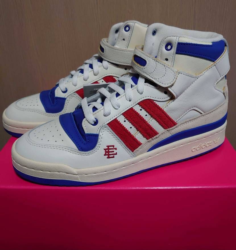 今年の買い納めはこの2足となりました。赤はレトロ感が良いです