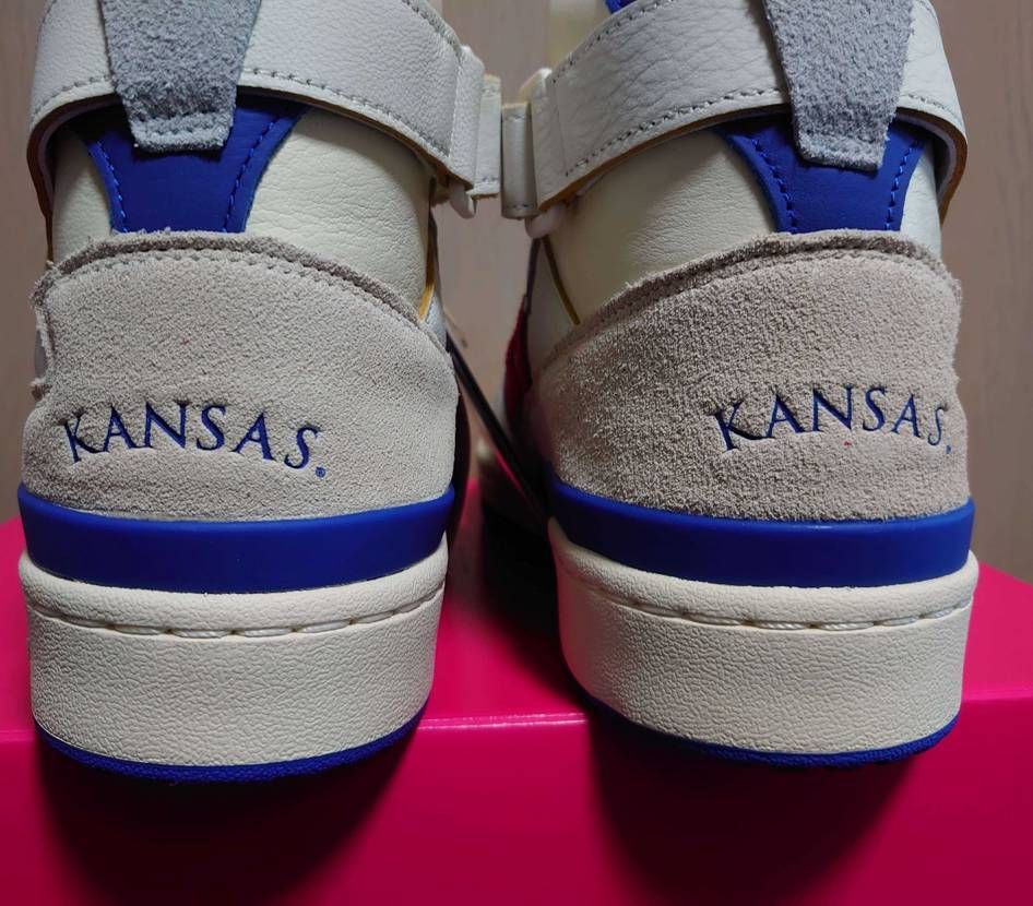 今年の買い納めはこの2足となりました。赤はレトロ感が良いです