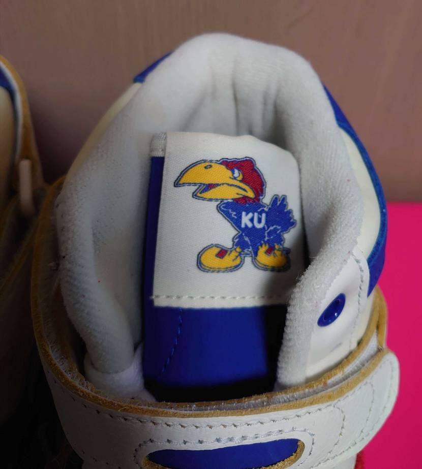 今年の買い納めはこの2足となりました。赤はレトロ感が良いです