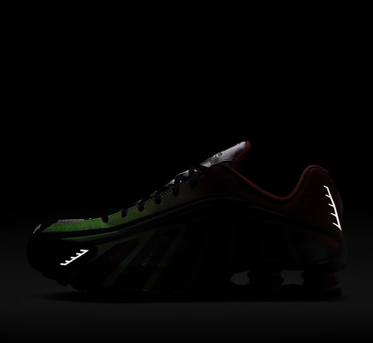 ナイキプラスメンバー限定のナイキショックR4 ネイマールjr