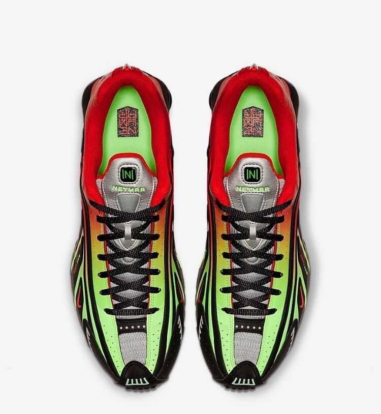 ナイキプラスメンバー限定のナイキショックR4 ネイマールjr