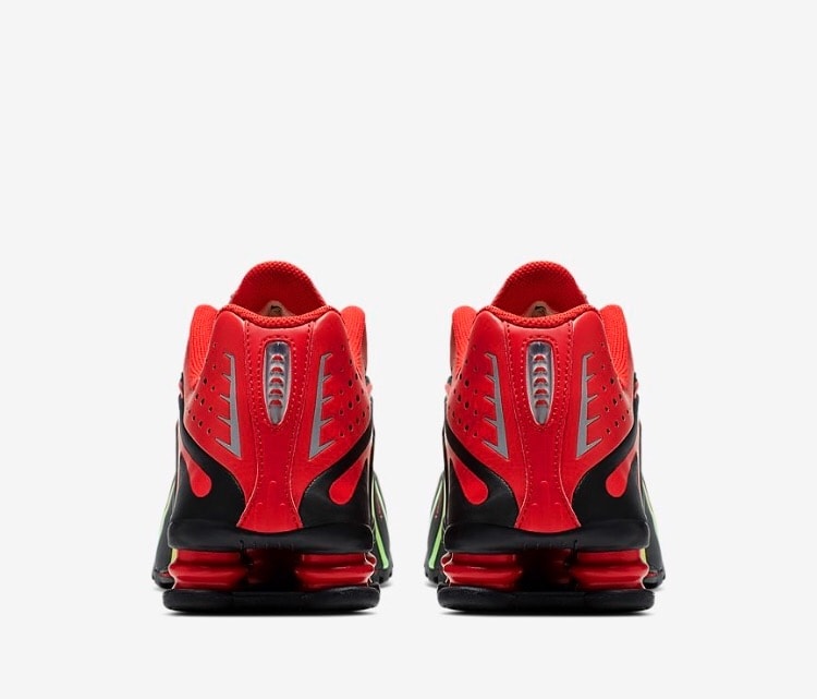 ナイキプラスメンバー限定のナイキショックR4 ネイマールjr