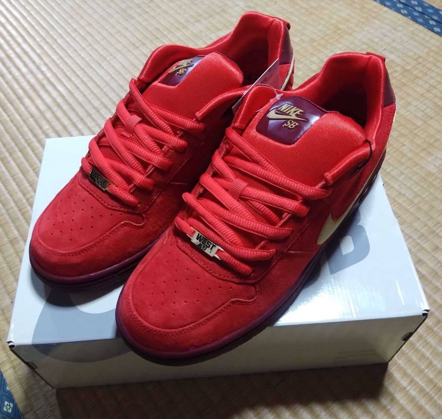 発売からまだひと月も経ってないのにここで格安で購入出来ました。売り主様ありがとう