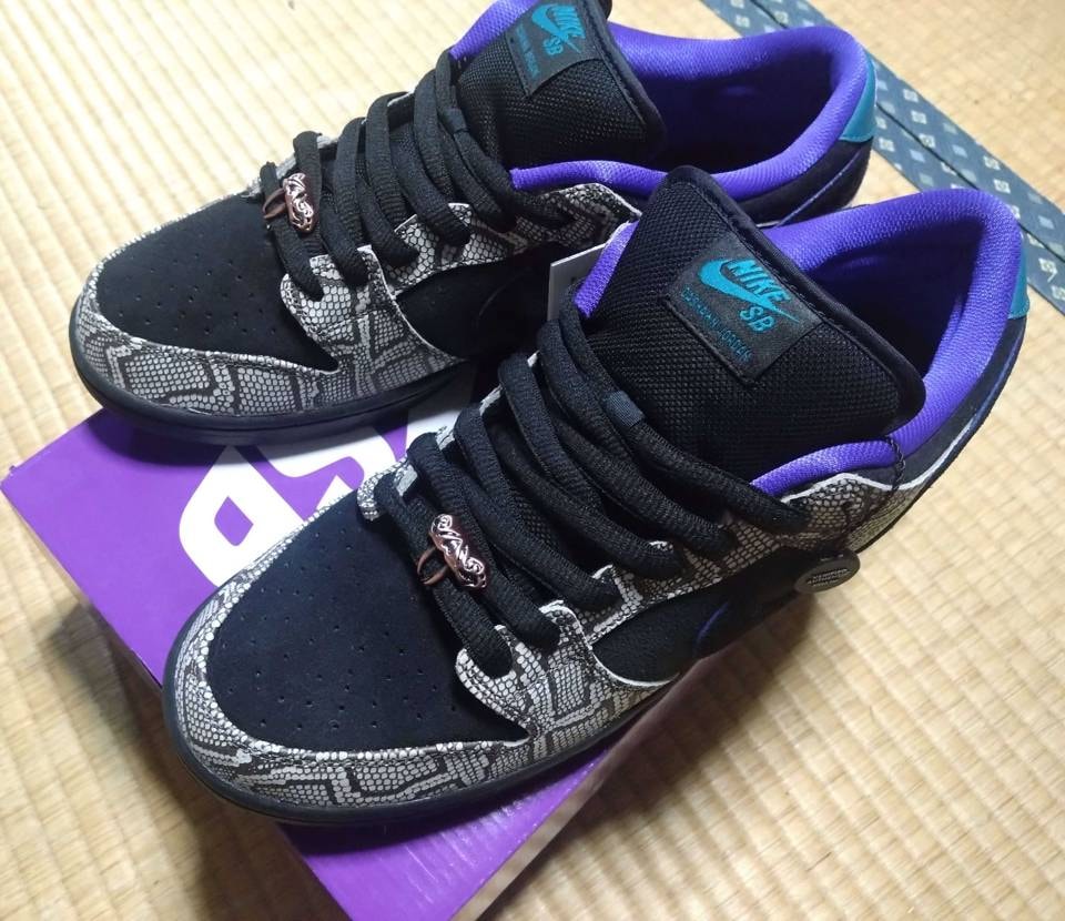 新品未使用ですが訳ありとの事で格安で購入できたこちらが届きました。ちゃんと履ける