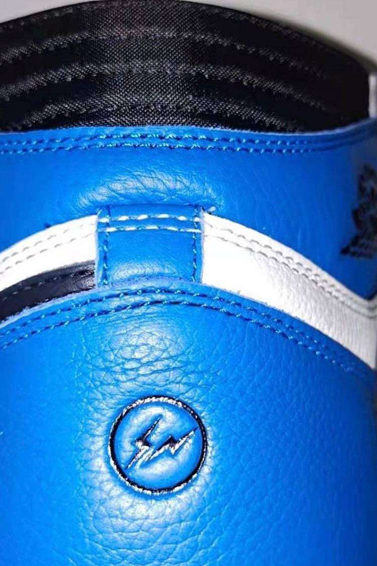 リーク情報!
フラグメント×トラヴィス×AJ1のトリプルコラ