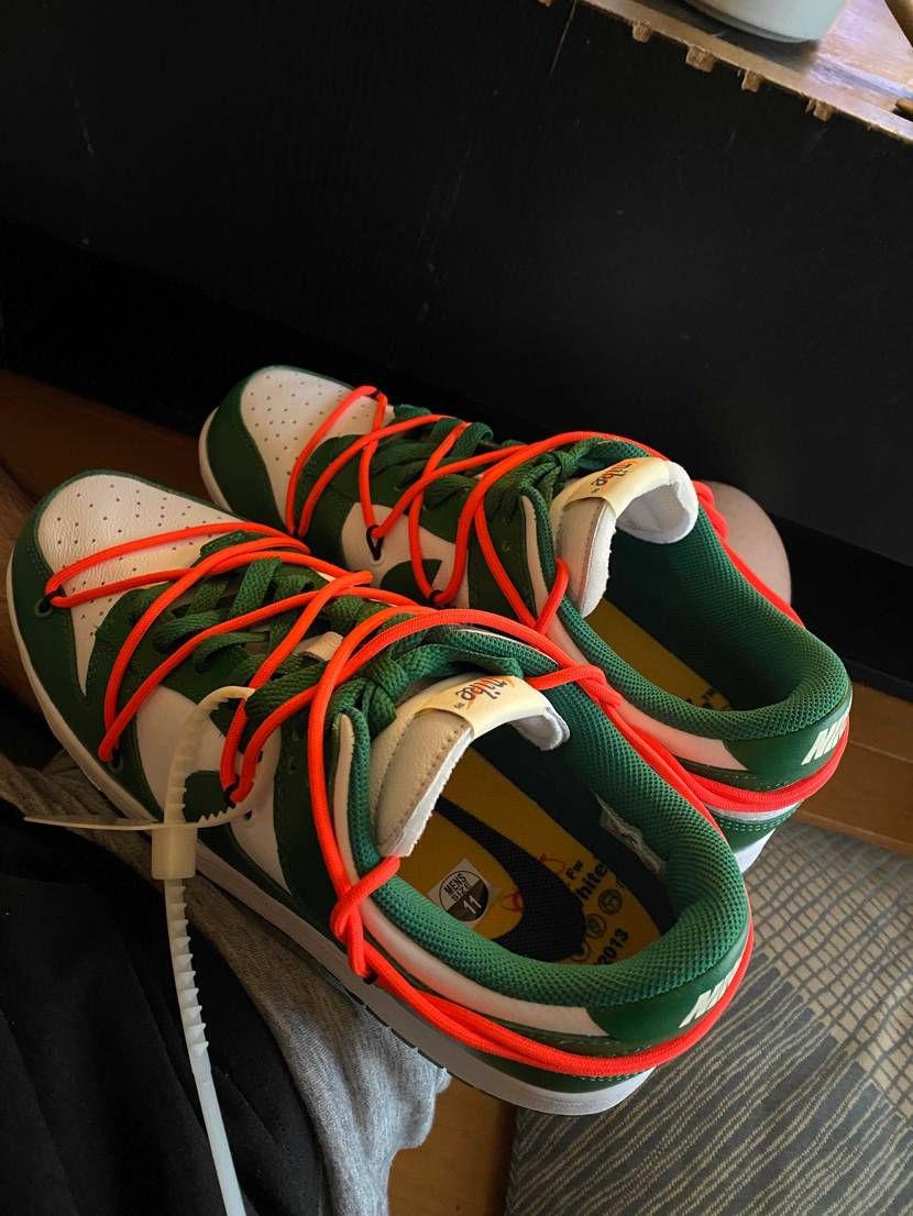 今日届いたoff-white dunk low✨
くるくるのオレンジ紐のパター