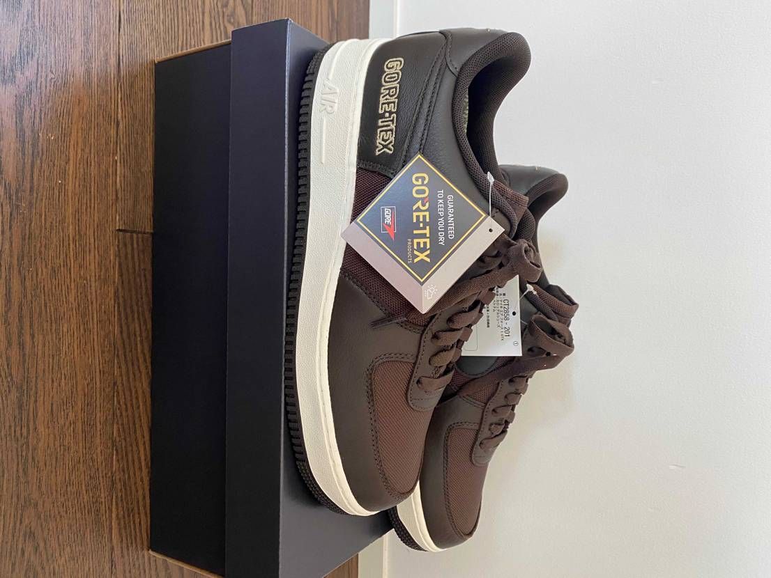 みなさん、この冬はどんなスニーカーを履きますか？
雪国なので、毎年降雪の度に悩