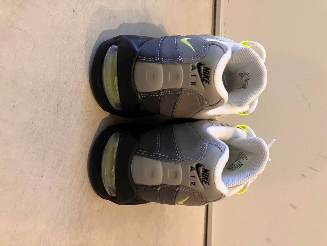 遂に我が家にも
「エアマックス95/ネオン」がやって参りま