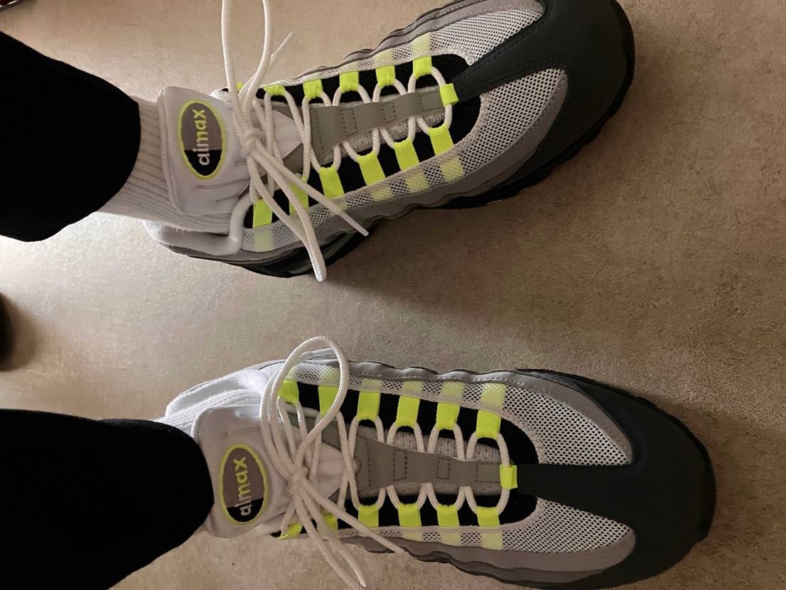 飾っておいても、
10年も経てば加水分解が起こるので
せっかくならと思い履き