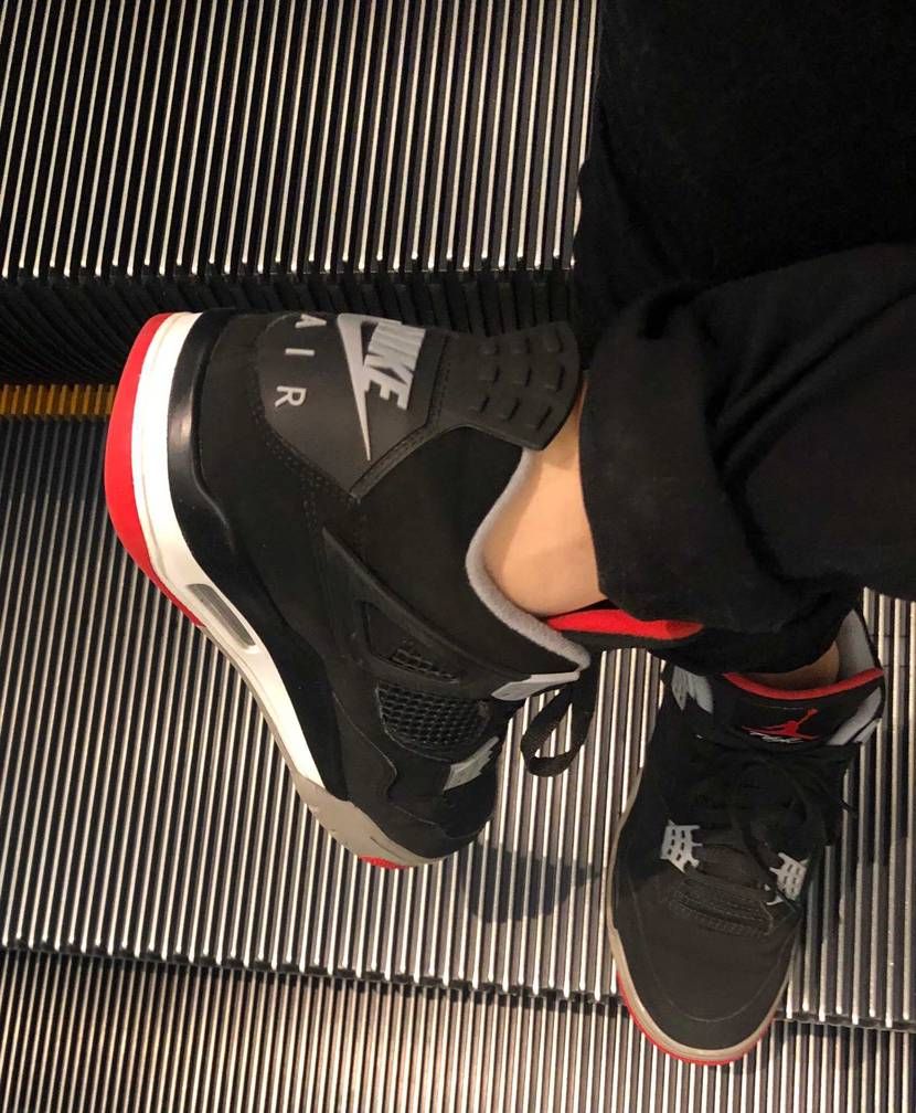 初めてAJ4履いたけど、BREDは大人しくも華やかです✨
ケツはやっぱりNIK