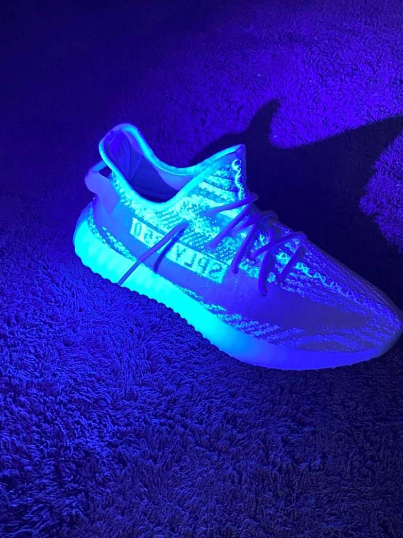 初高級スニは中学2年の時のYEEZY BOOST350 V2