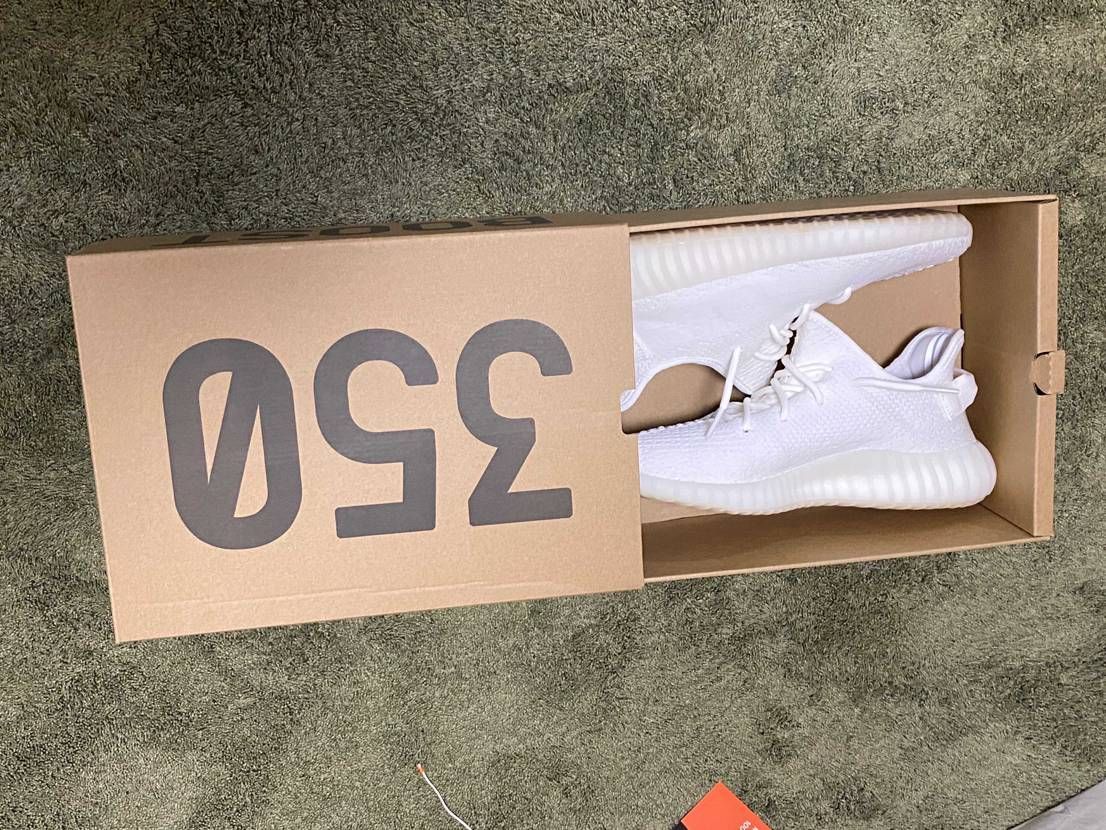 初高級スニは中学2年の時のYEEZY BOOST350 V2