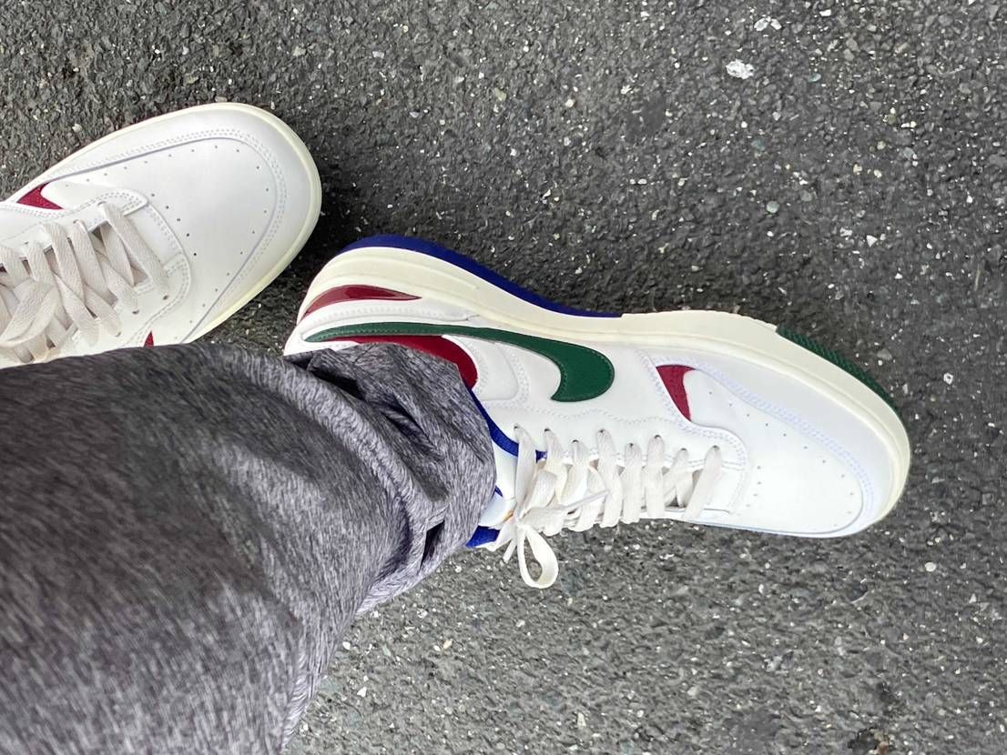 差し色のバーガンディのところ、異なる素材が使ってるんですね。安く良いものが買えま