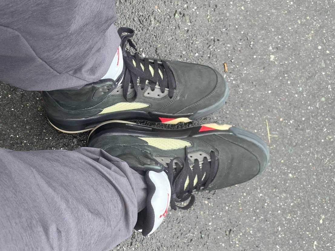 本日は全国的に雨。この👟履いてる方は10人ぐらいいるかな？