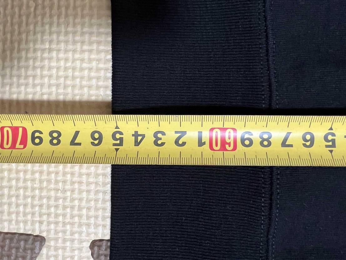  supremeのボックスロゴのトレーナー買ったら着丈は5センチ短い(本来ならM