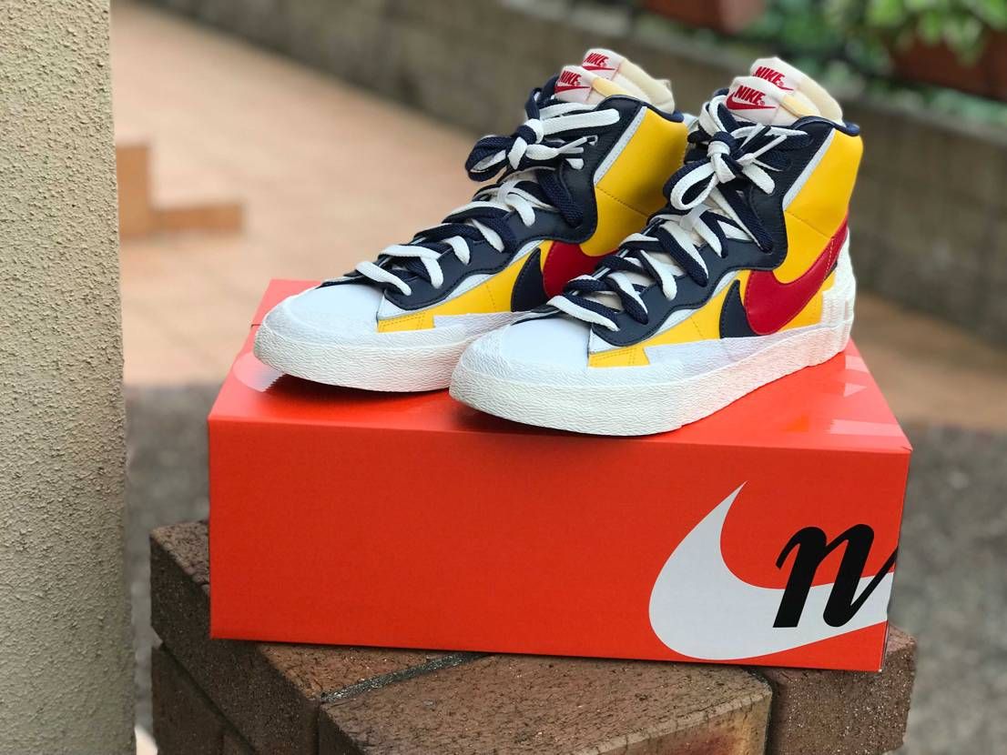 いつおろすか迷っております。ブルーをプレ値で買うか迷っております。