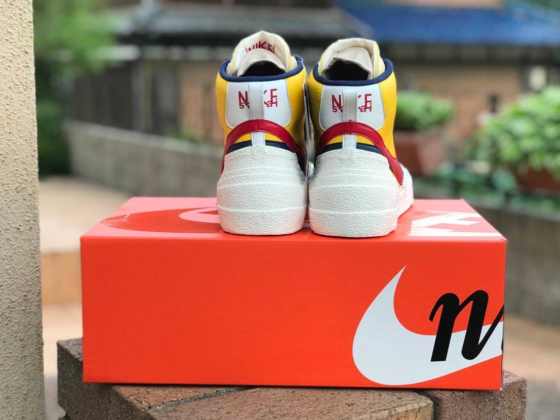 いつおろすか迷っております。ブルーをプレ値で買うか迷っており