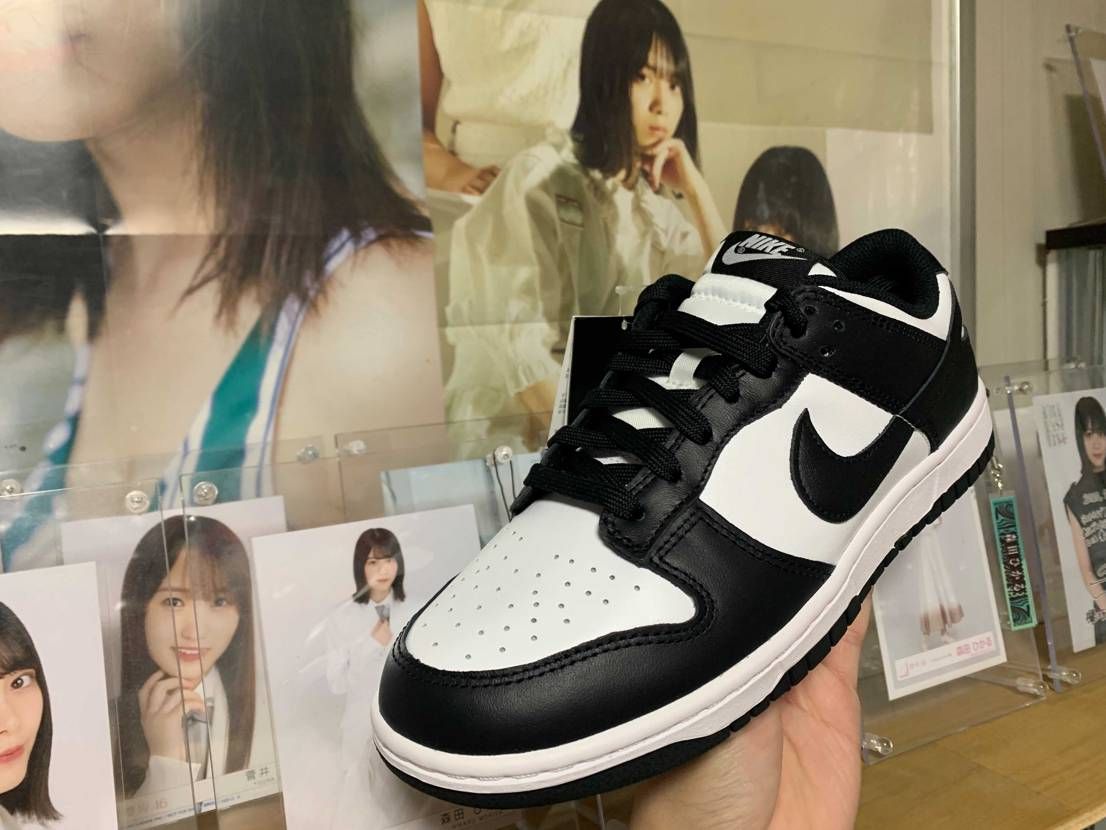 再販購入分の🐼ダンク届きました〜
NIKEクオリティでソール地味に溶けてた(-