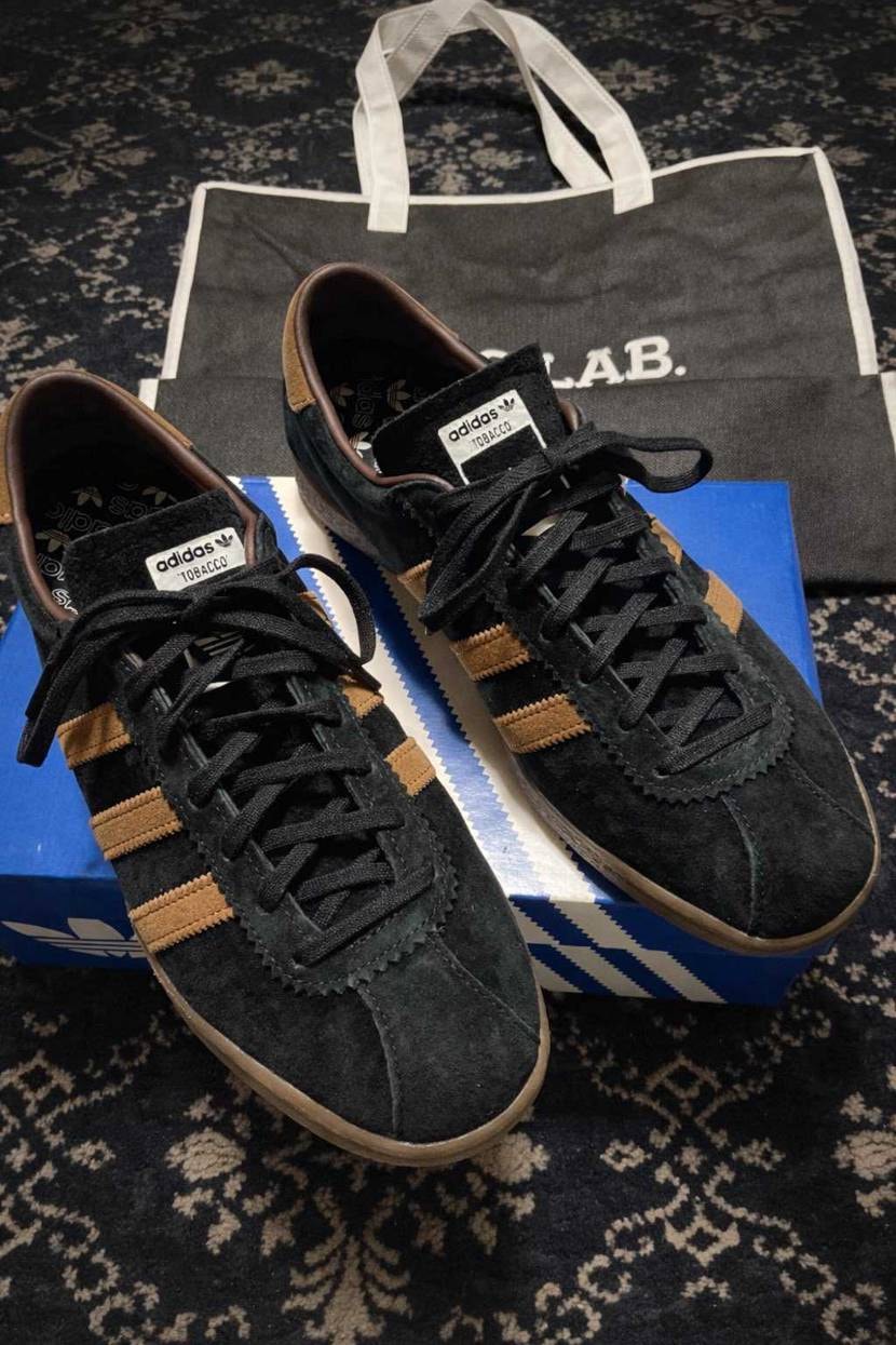 先行予約で購入。届いて箱を開けた瞬間アガった。スエードの質感も良いし色味も写真よ