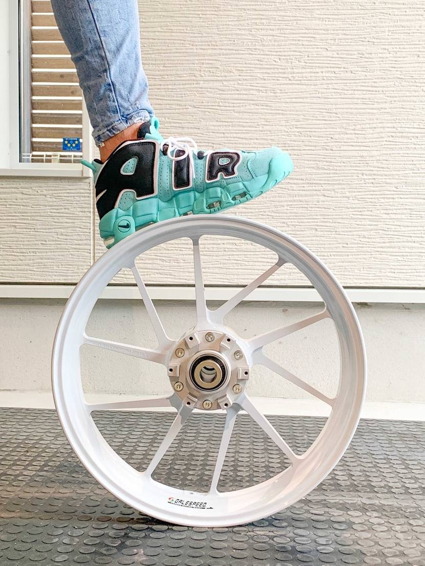 バイク x スニーカー
#モアテン