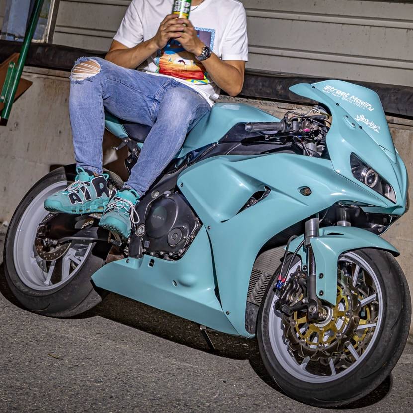バイク x スニーカー
#モアテン