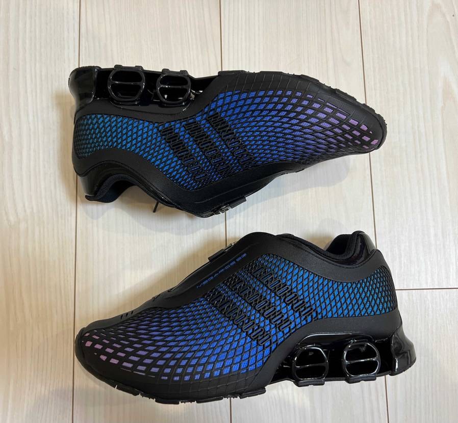 今年一足目は海外サイトで見つけたadidas
おそらく日本