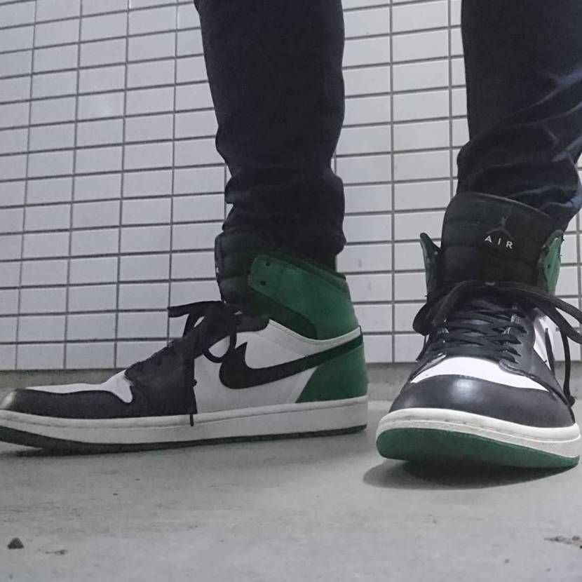今日のスニーカーは、NIKE AIR JORDAN 1 RETRO HIGH R