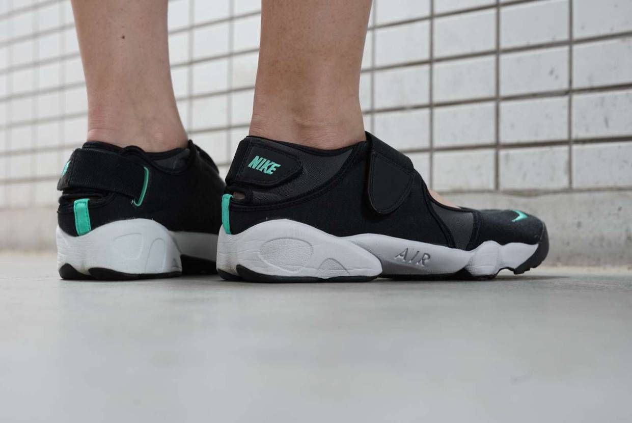昨日の今日のスニーカー
NIKE AIR RIFT