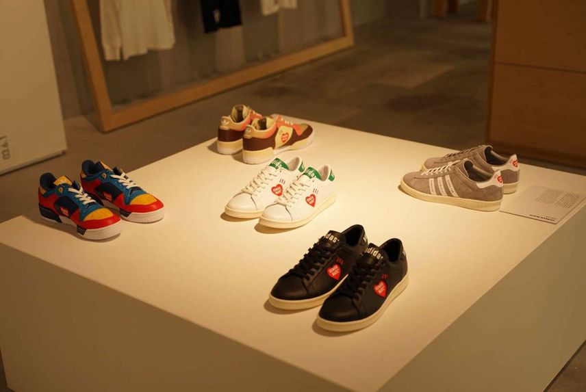 アディダスフラッグシップストア新宿で普通に販売してるサイズもそこそこあり。在庫に