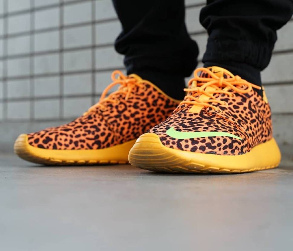 今日のスニーカー
NIKE ROSHERUN FB