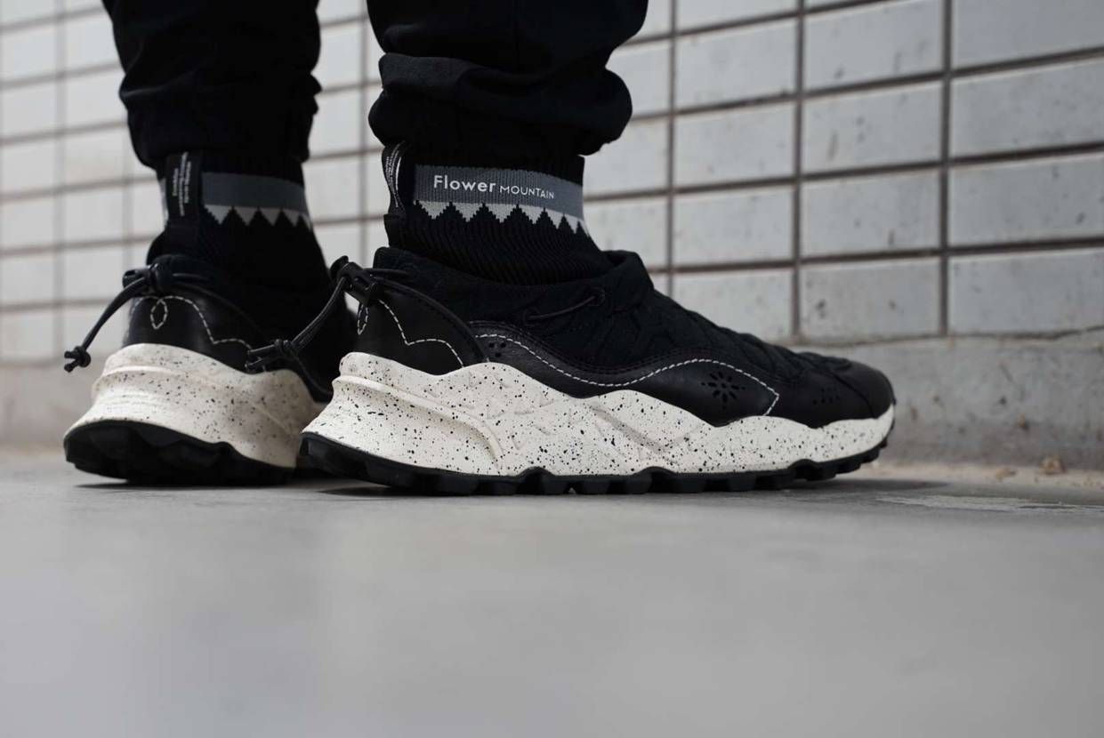 今日のスニーカー
Flower MOUNTAIN MURAK