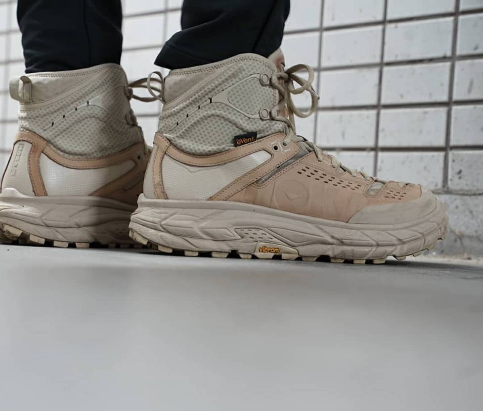 今日のスニーカー その2
HOKA ONE ONE TOR 